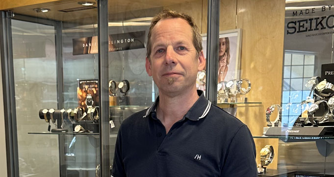 Anders Ritter i sin Kalmar Stjärnurmakarna butik